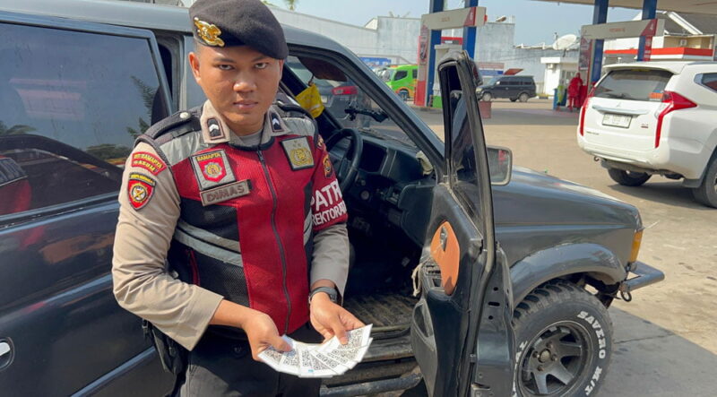 Polisi temukan barcode yang diduga digunakan untuk membeli solar bersubsidi di SPBU | foto : dir