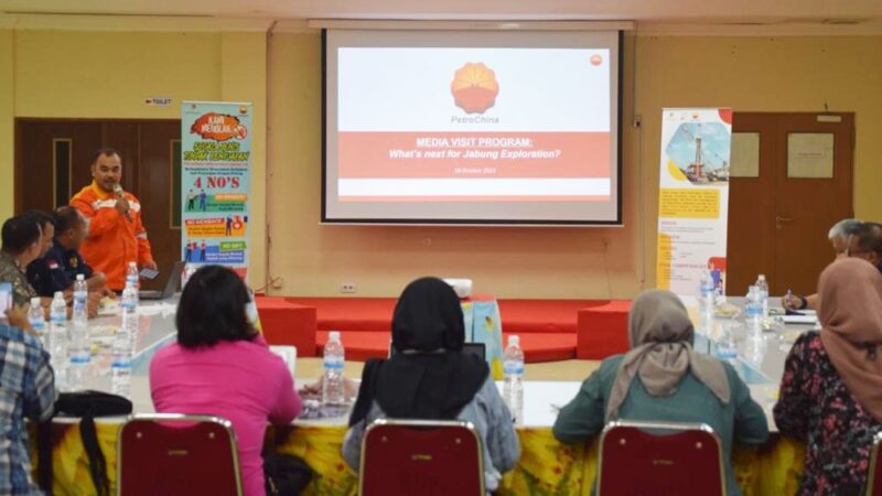 Sejumlah jurnalis dari Jakarta mengunjungi PetroChina International Jabung Ltd | foto : skk migas