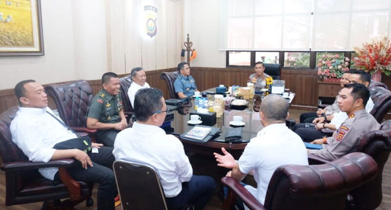 Kapolda Jambi menerima kunjungan manajemen Pertamina Hulu Energi Regional I Wilayah Jambi | foto : dir