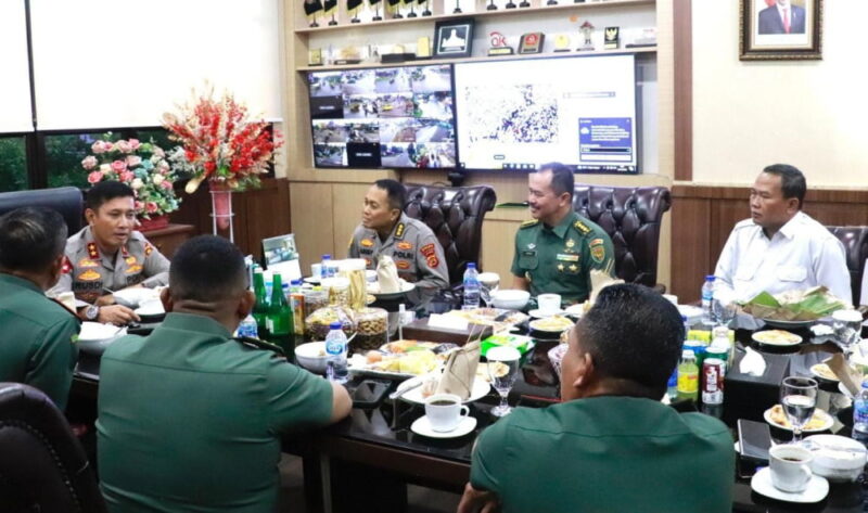 Kapolda Jambi menerima kunjungan Danrem baru, Kamis 30 November 2023 | foto : dir