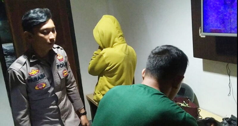 Petugas gabungan Polda Jambi memergoki pasangan kekasih di hotel melati, Kamis, 9 November 2023, malam | foto : dir