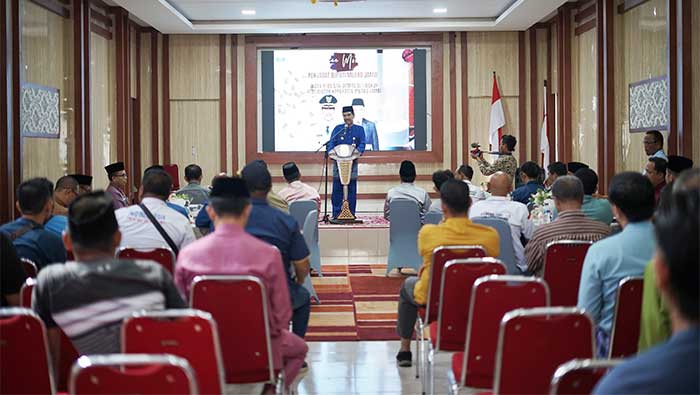 Penjabat Bupati Muarojambi, Raden Najmi, menyampaikan sambutan pada acara coffee morning bersama awak media | ran
