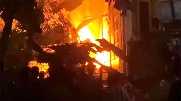 Sebuah rumah warga di Kelurahan Legok terbakar, Minggu sore | ran
