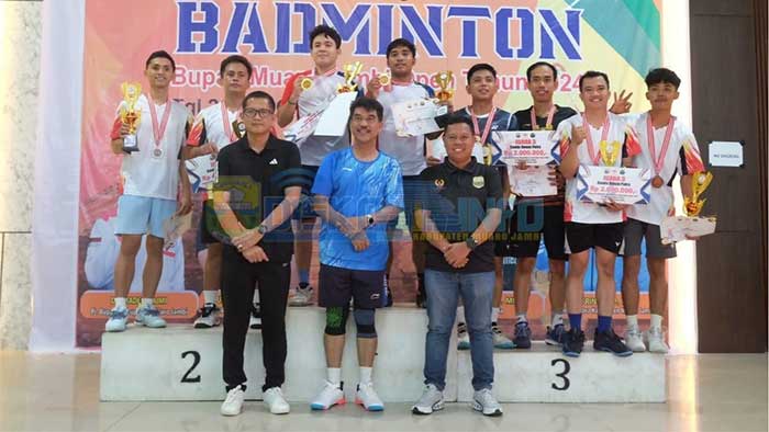 Raden Najmi bersama para juara Kejuaraan Badminton Bupati Muarojambi 2024 | ran
