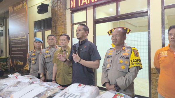 Kepolisian masih mengejar 9 orang tersangka pembakaran kotak suara di Sungai Penuh | rel