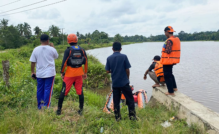 Pencarian Pahrul yang tenggelam di Danau Riak Tebakang, Tebo, melibatkan tim SAR, Sabtu | ran