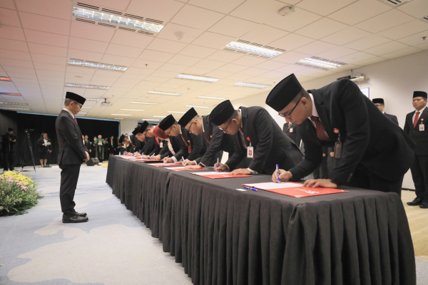 Pelantik kepala OJK Provinsi Jambi, Rabu | ojk.go.id