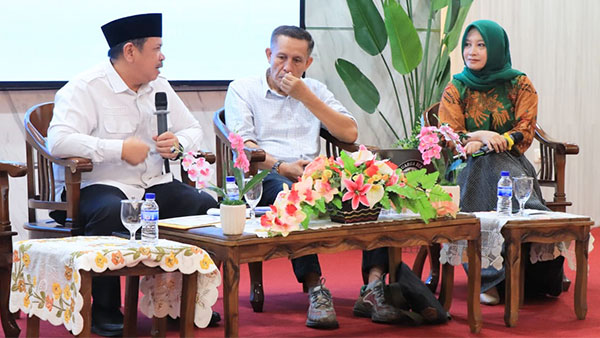 Tokoh Pers Jambi, Mursyid Sonsang, menjadi narasumber NGOPI bersama Kanwil Kemenag Jambi, Selasa | rel