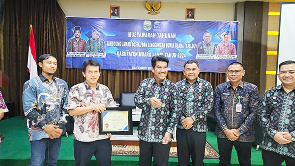 Pertamina EP Jambi menerima penghargaan dari Pemkab Muarojambi | dia