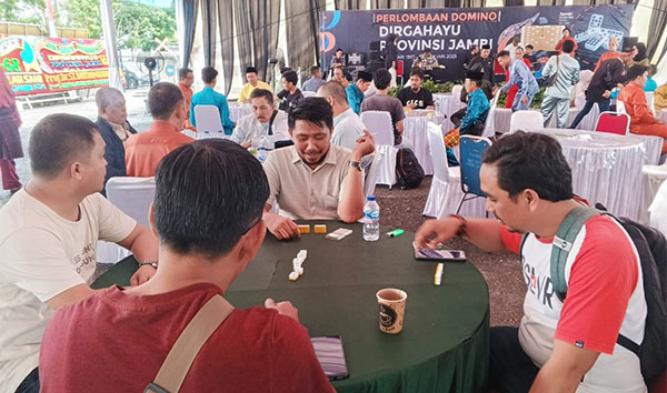 Pertandingan domino di Gedung DPRD Provinsi Jambi | tim