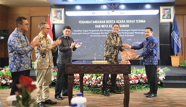 Penyerahan tugas pengaturan dan pengawasan aset keuangan dari Bappebti kepada OJK dan BI, Jumat | pr