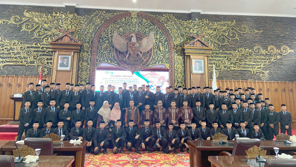 Ratusan santri Pesantren Al Hidayah kunjungi DPRD Provinsi Jambi, Kamis | hms
