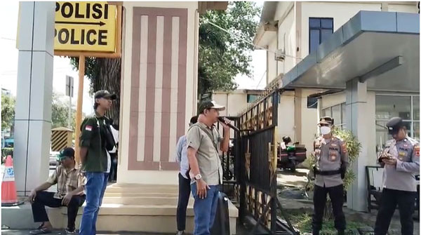 LSM KOMPEJ mempertanyakan kembali progres kasus  ijazah Amrizal | dod