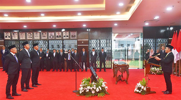 Tiga deputi SKK Migas saat dilantik oleh Menteri ESDM, di Gedung Chairul Saleh, Kementerian ESDM, Jakarta, Rabu | skkmigas