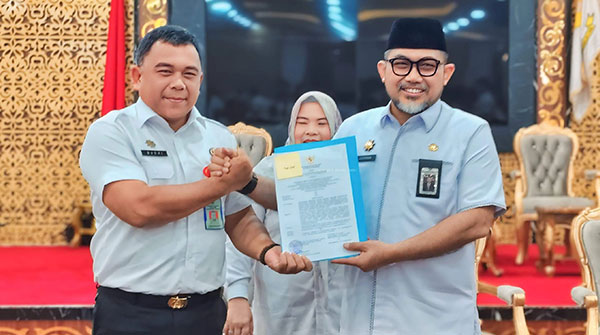 Sekda Muarojambi, Budhi Hartono, bersama Sekda Provinsi Jambi, Sudirman | dki