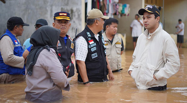 Wakil Wali Kota Jambi, Diza Hazra Aljosha, turun langsung ke lokasi banjir menemui para warga terdampak, Minggu | diskominfo