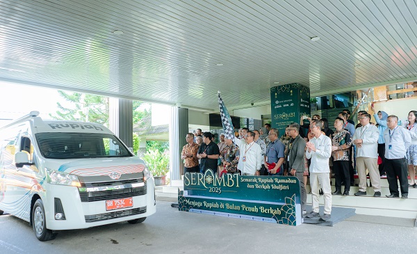 Kepala Perwakilan Bank Indonesia Provinsi Jambi, Warsono, melepas mobil kas keliling penukaran uang Rupiah, Rabu | dod