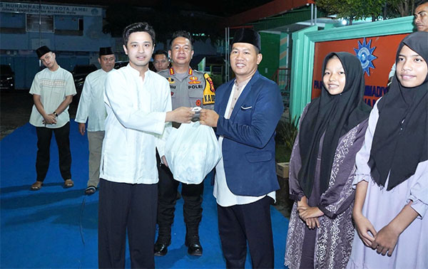 Wakil Wali Kota Jambi, Diza Hazra Aljosha, bersama Kapolresta Jambi, Kombes Pol Boy Sutan Binaga Siregar dan sejumlah kepala perangkat daerah menggelar roadshow ke beberapa panti asuhan di Kota Jambi | dki