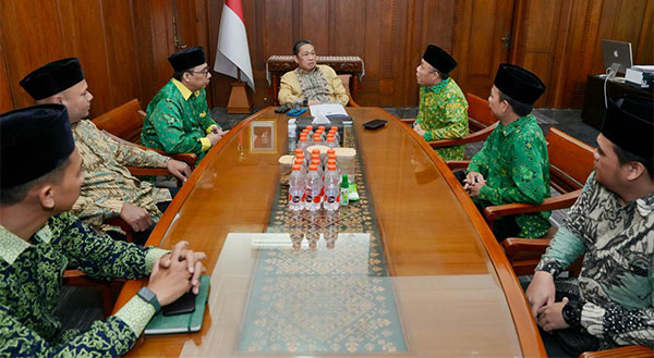 Persatuan Ummat Islam audiensi dengan Wakil Menteri Luar Negeri, Anis Matta, di Kementerian Luar Negeri RI, Jakarta, Senin |pr