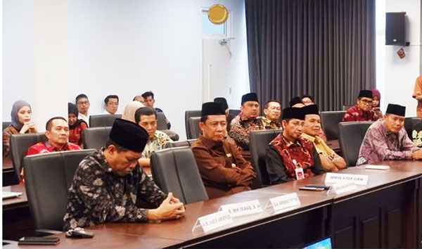 Bupati Muarojambi, Bambang Bayu Suseno, saat bersilaturahmi dengan anggota DPR dan DPD serta Rektorat UIN STS Jambi, Kamis sore | dki