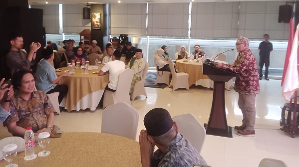 Kepala Perwakilan SKK Migas Sumbagsel, Yunianto, menyampaikan sambutan pada acara buka bersama dengan KKKS dan FJM Jambi, Kamis | tim
