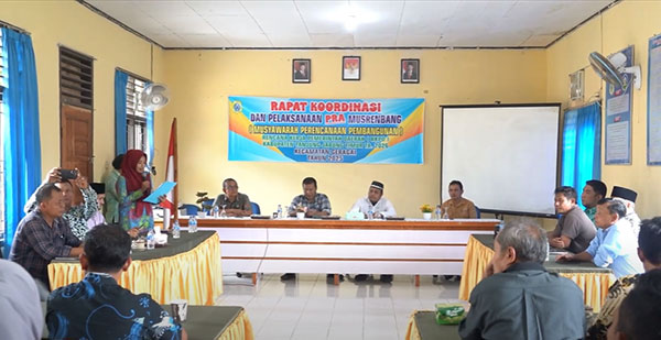 Romi Hariyanto dan Robby Nahliansyah mengikuti rapat koordinasi pra musrenbang, di Kecamatan Geragai, Kamis | dki-tjt