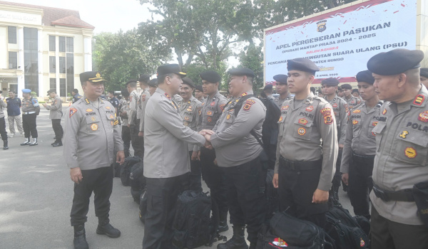 Wakapolda Jambi, Brigjen Pol Mirza Mustaqim, melepas personel pengamanan PSU di Kabupaten Bungo | pld