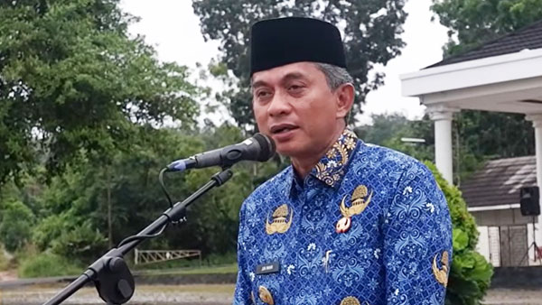 Wakil Bupati Muarojambi, Junaidi H Mahir, menjadi inspektur upacara Hari Kesadaran Nasional (HKN), di Lapangan Pendopo Kantor Bupati Muarojambi, Bukit Cinto Kenang, Kamis | dki-mj