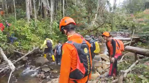 Upaya pencarian Wira yang hilang di hutan Desa Renah Kayu Embun, Kumun Debai, Kota Sungai Penuh terus dilakukan | sar