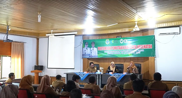 Bupati Tanjungjabung Timur, Dillah Hikmah Sari, sidak ke kantor Dinas Kesehatan Tanjabtim, Senin 21 April 2025 | dki-tjt