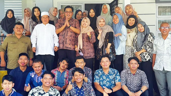 Kepala Bidang Perumahan Kawasan Pemukiman Dinas PUPR Provinsi Jambi foto bersama | ist
