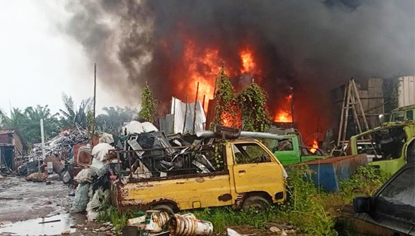 Gudang minyak ilegal di Payo Selincah terbakar, Jumat | asa