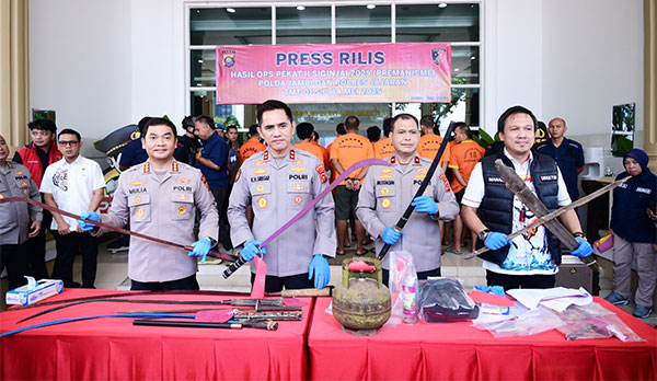Polda Jambi dan polres jajaran menangkap 32 orang preman dalam tempo dua pekan | pld
