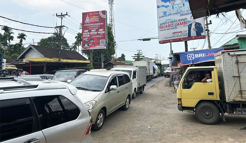 Kemacetan lalu lintas yang selalu terjadi di kawasan Jembatan Batanghari 1, Kelurahan Penyengat Rendah, Kecamatan Telanaipura, Kota Jambi | dia