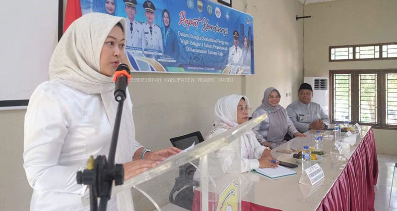 Ketua Pokja Bunda PAUD Muaro Jambi, Novi Astrianti, membuka rapat koordinasi dan sosialisasi 1 tahun prasekolah, Rabu | dki-mj