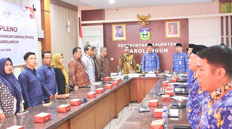 Pembukaan rapat pleno TPAKD Kabupaten Sarolangun dipimpin oleh Bupati Sarolangun, Hurmin | humas ojk