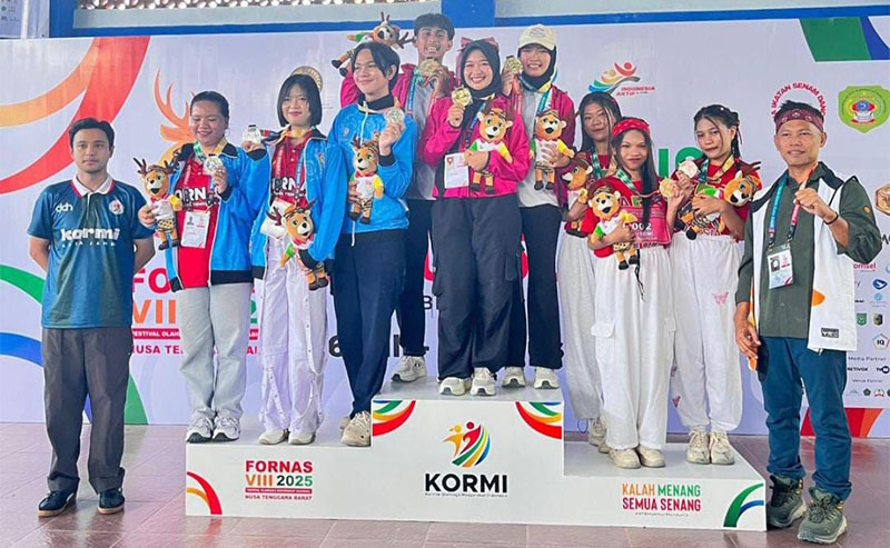 Wakil Wali Kota Jambi, Diza Hazra Aljosha bersama perserta Fornas VII asal Jambi, di Mataram, Nusa Tenggara Barat |dki-kj