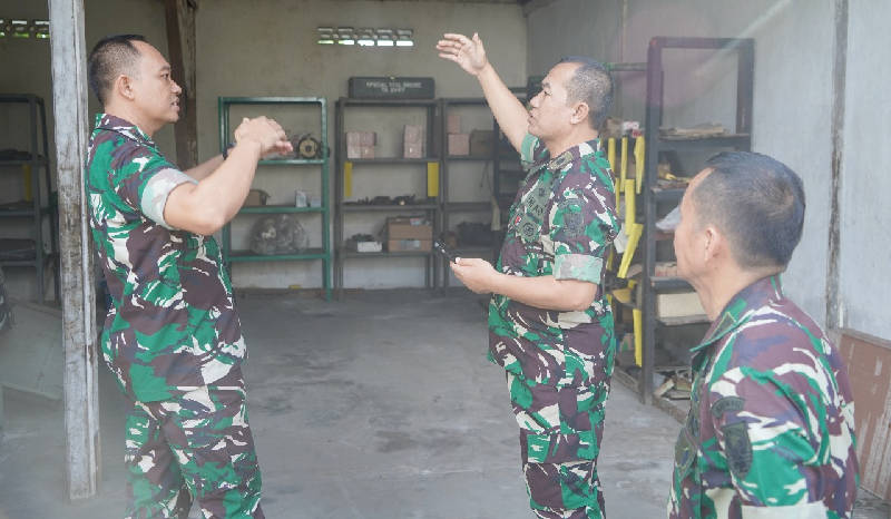 Kapaldam Sriwijaya mengecek gudang peralatan di Jambi, Jumat | prm