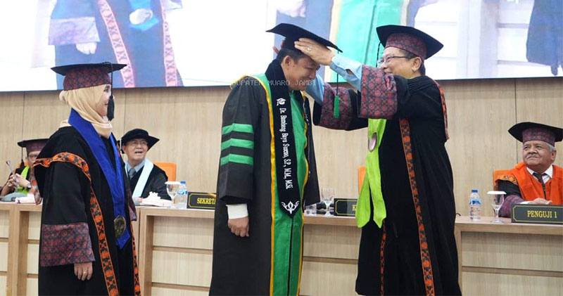 Bambang Bayu Suseno saat dikukuhkan sebagai doktor ilmu pertanian, Senin | dki-mj