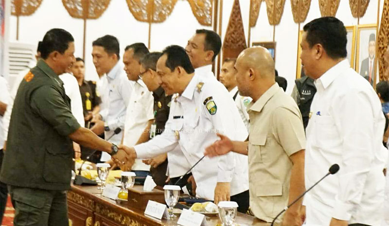 Bupati Muaro Jambi, Bambang Bayu Suseno, saat menghadiri rakor penanganan karhutla, di auditorium rumah dinas Gubernur Jambi, Rabu | dki-mj