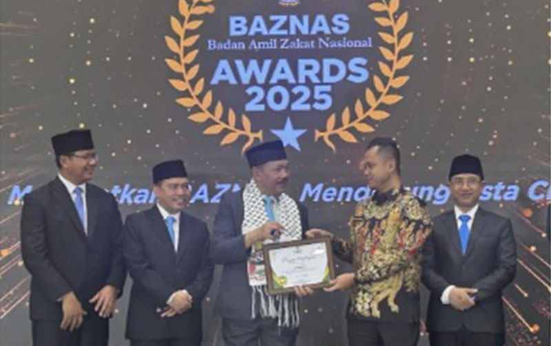 Baznas Sarolangun menerima penghargaan dalam ajang Baznas Awards 2025 | baznas