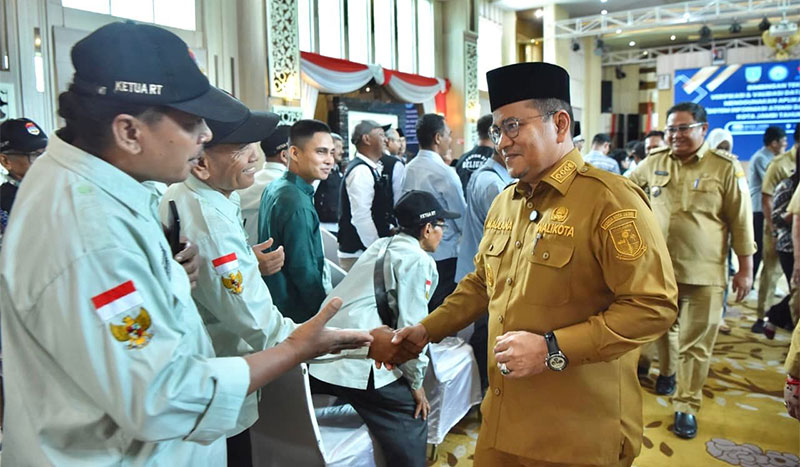 Pemkot Jambi menyelenggarakan Bimbingan Teknis Verifikasi dan Validasi Data Fakir Miskin menggunakan aplikasi Atasee, Selasa | pkj