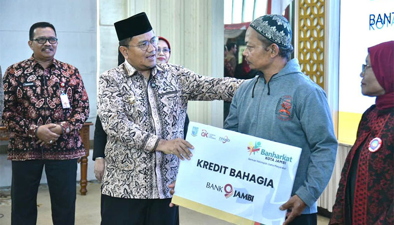 Wali Kota Jambi, Dr. Maulana, bersama Wakil Wali Kota Diza Hazra Aljosha meluncurkan program Banharkat, Senin | dki-kj