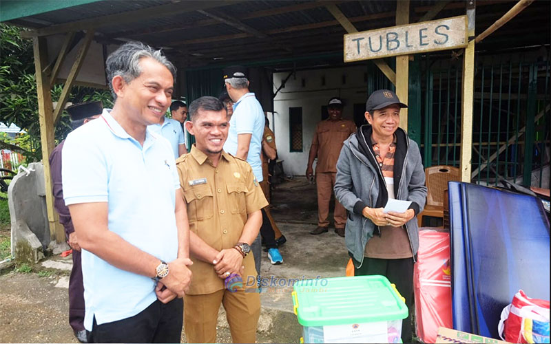 Pemkab Muaro Jambi menyalurkan bantuan untuk korban kebakaran di Desa Solok, Senin | dki-mj