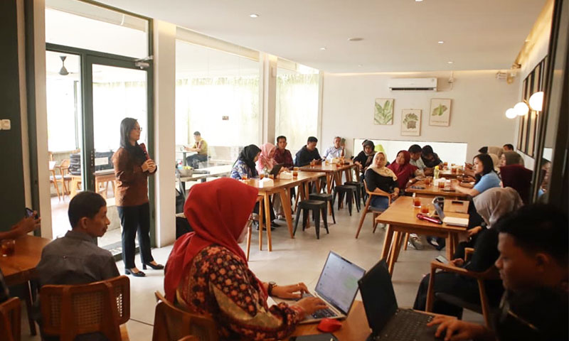 Temu media dalam rangka akselerasi ekonomi keuangan digital untuk pertumbuhan ekonomi Jambi berkelanjutan, di M’Stand, Kota Jambi, Selasa | bi