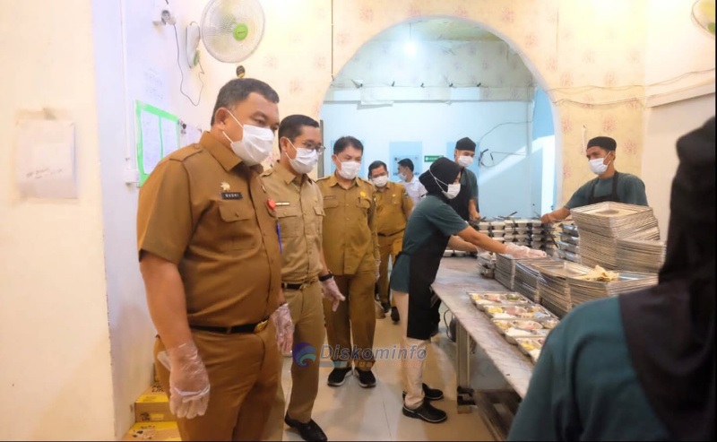Sekda Muaro Jambi, Budhi Hartono, monitor pelaksanaan Makan Bergizi Gratis di Jaluko, Selasa | dki-mj