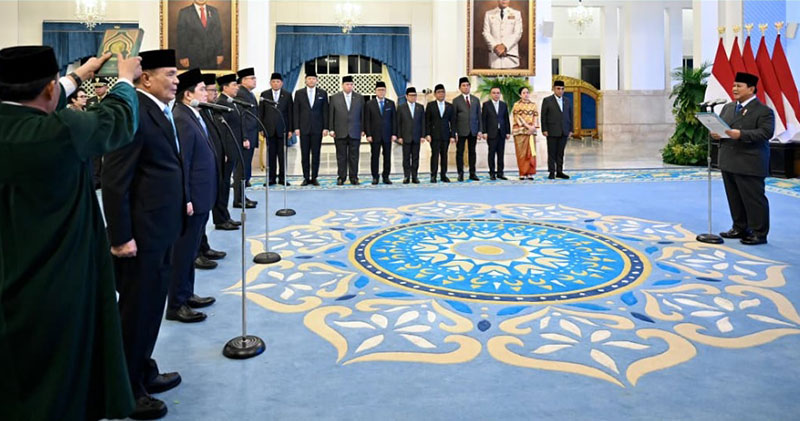Presiden Prabowo Subianto melantik dua menteri dan tiga wakil menteri Kabinet Merah Putih sisa masa jabatan 2024-2029, di Istana Negara, Jakarta, Rabu | bpmi setpres/cahyo