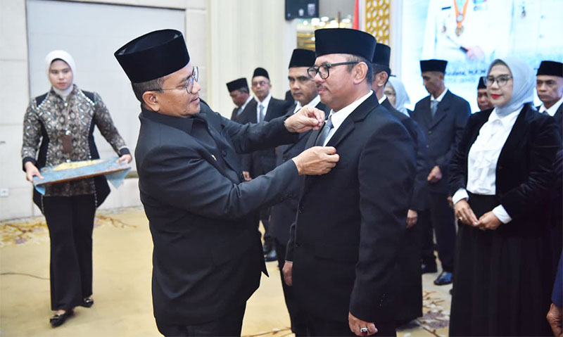 Wali Kota Jambi, Dr. Maulana, melantik pengurus FKRT Kota Jambi periode 2025–2028, di Aula Griya Mayang, Rumah Dinas Wali Kota Jambi, Rabu | dki-kj