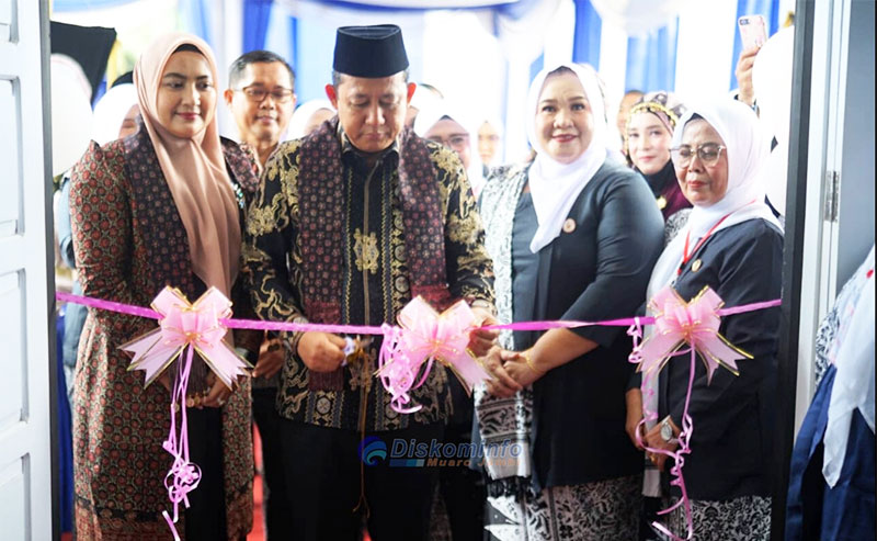 Bupati Muaro Jambi, Dr Bambang Bayu Suseno, meresmikan gedung sekretariat IBI MUaro Jambi, Kamis | dki-mj