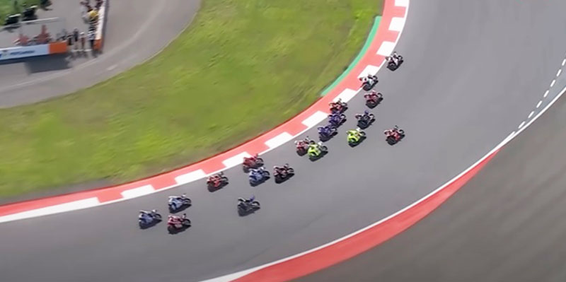 MotoGP Mandalika 2025 penuh drama, Bezzecchi juara sprint | foto: spotv 